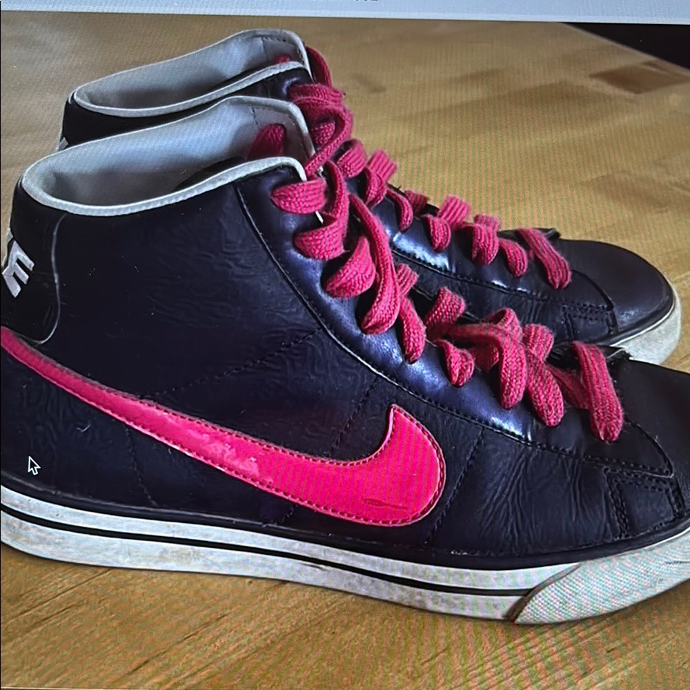 Nike Women's High-Top Sneakers - Black and Pink